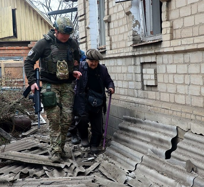 «Білі Янголи» евакуювали з Дружківки п'ятьох людей. Там ще залишаються близько 7 тисяч цивільних