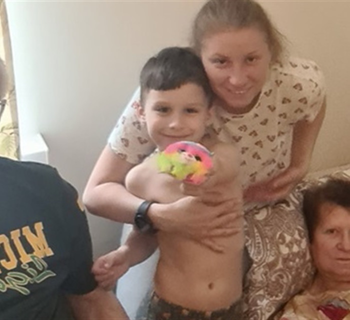 Родители 3 недели лежали в убежище после обстрела. Маме ампутировали ноги. Это их история спасения