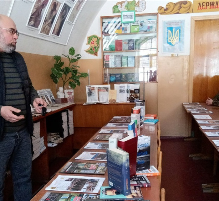 “Військо Читає”. 20 тисяч якісних україномовних книг вже передали захисникам