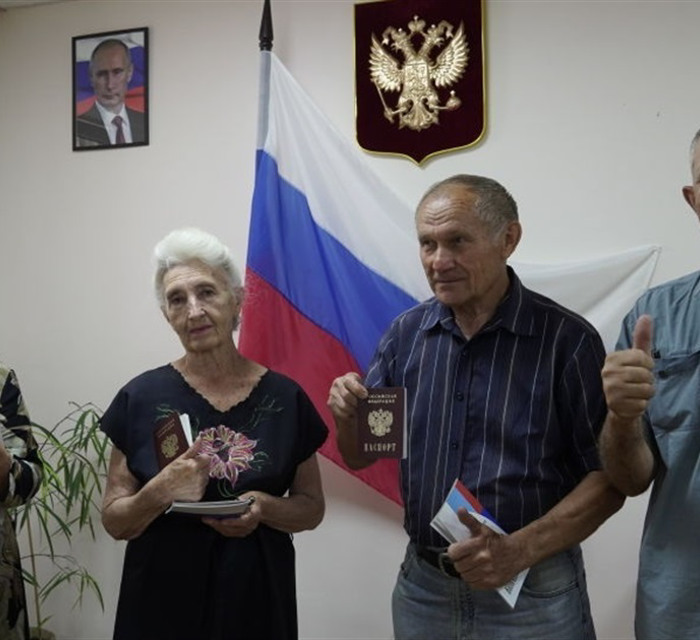 Мене примусили взяти російський паспорт. Правозахисниця пояснила, чи буде за це покарання