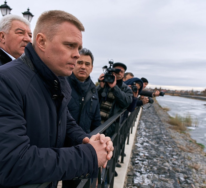 Ким вважає себе голова Донецкої державної адміністрації – цивільним чи силовиком?