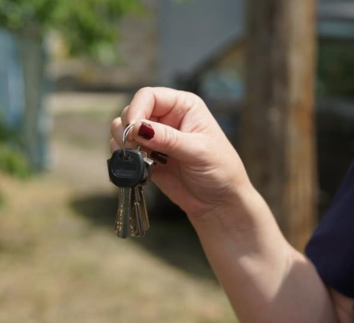 Дві родини переселенців безкоштовно отримали квартири у Лимані. Як їм це вдалось?