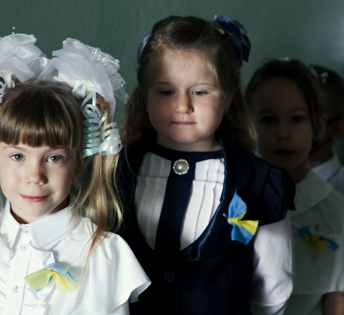 Це «першачки» в Авдіївці та Опитному. Ось як до школи пішли діти, які народилися з початком війни