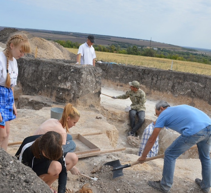 Археологи виявили унікальні знахідки в курганах на Луганщині. Показуємо, як відбуваються розкопки