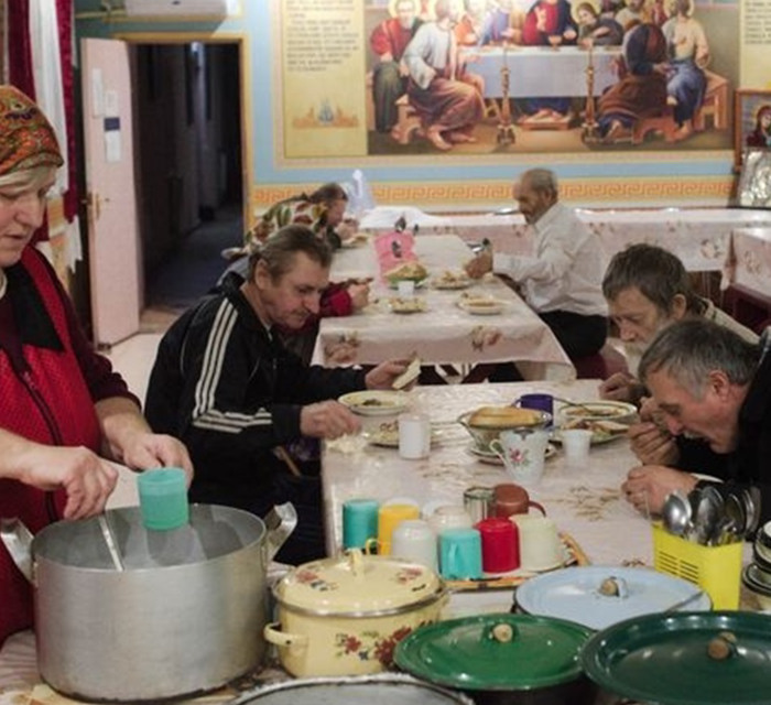 Храм біля лінії фронту на Луганщині приютив літніх людей. Як дім милосердя виживає в умовах війни