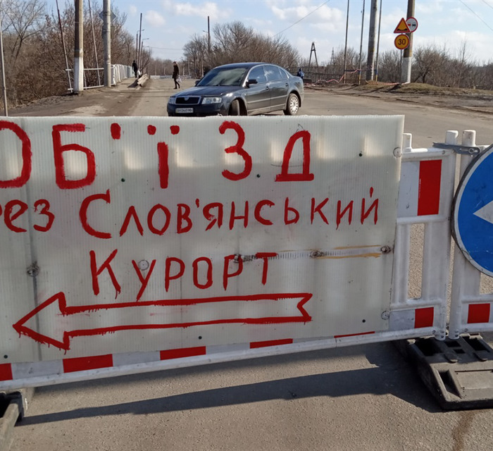 В Славянске транспортный коллапс. Из-за обрушения моста перекрыта важная автомагистраль