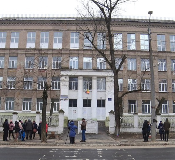 В Рубіжному батьки учнів протестують проти злиття шкіл. Що відбувається?