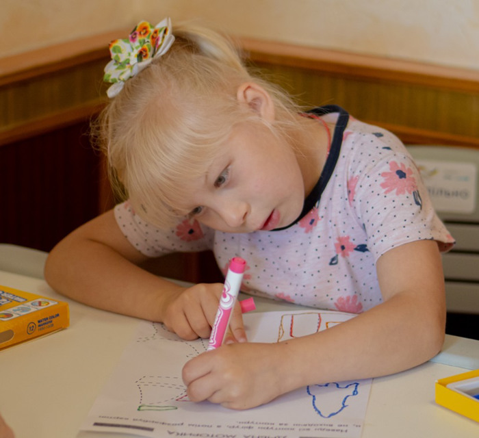 Так реабілітують дітей з інвалідністю в Білокуракиному. Ось історія семирічної Каті