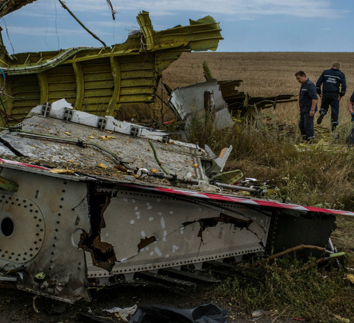 Эти 10 фото рассказывают трагедию "Боинга" МН-17, который сбили в небе над Донбассом