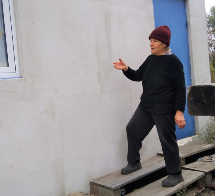 Віра Коваленко відбудовує дім, який зруйнувала масштабна пожежа. Минув рік після лиха в Муратовому