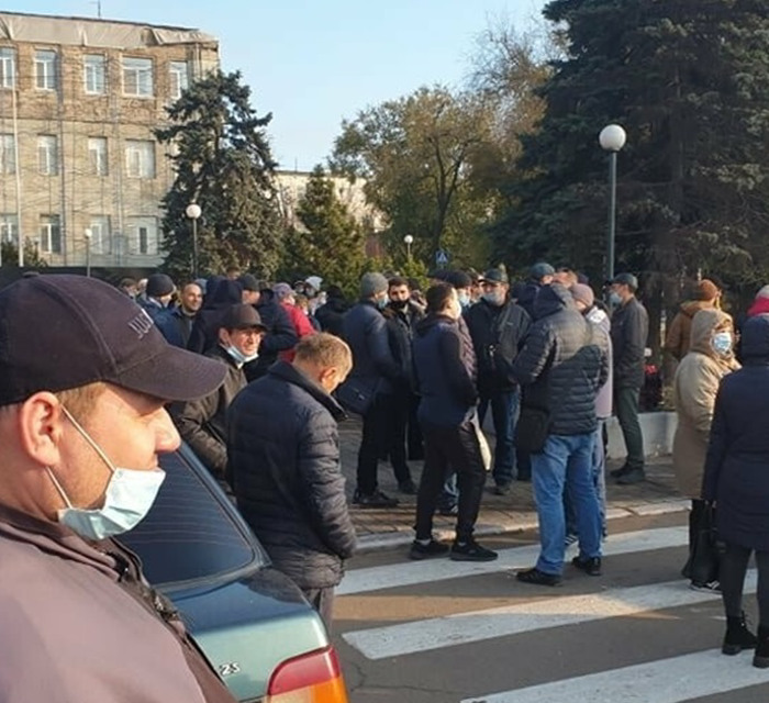 Впервые за три года рабочие "Метинвеста" вышли на протест. Что происходит и при чем здесь ковид