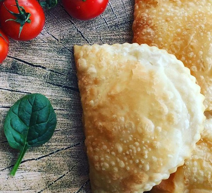 Памятник борщу с килькой или чебурекам? В Мариуполе определяются с вкусными символами города