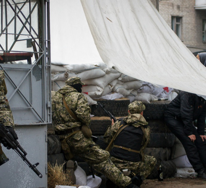 Я живу в Донецке, и меня заставляют воевать с Украиной. Что делать?