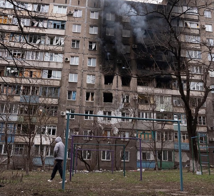 Из Мариуполя выехало еще 2000 автомобилей. Как выбраться из города по зеленому коридору?