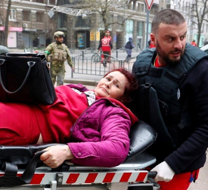Сирієць Ахмад Альдвіхі рятує людей у війні. Він вирішив не покидати Україну, яка його прихистила