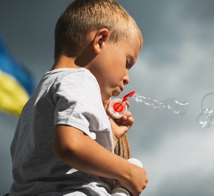БФ “Діти Героїв” допомагає дітям, які втратили одного або обох батьків