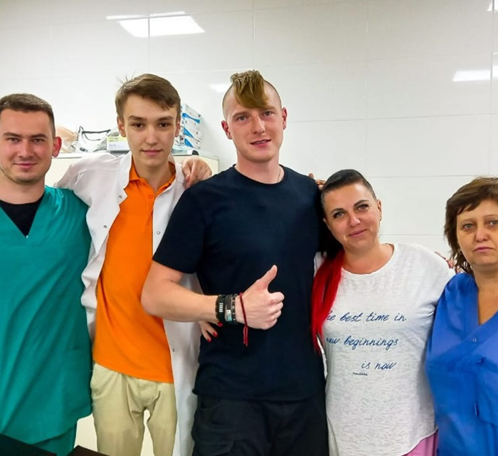 Медбрат Ілля Черніков відкрив збір коштів на захист для лікарів зі Слов’янська. Долучайтеся до збору