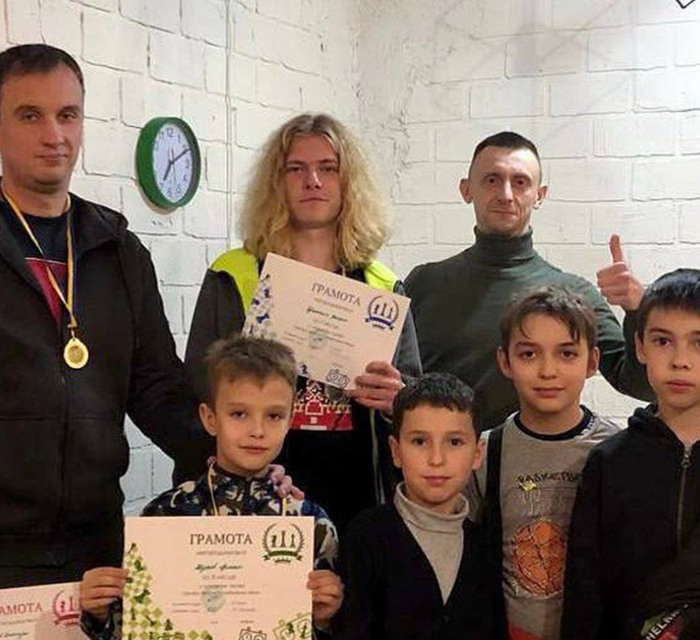 У Бучі шахісти влаштовують інтелектуальні вечори за донати та збирають гроші на ЗСУ