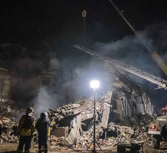 Ворог завдав удару по Покровському району шістьма ракета одночасно. Серед постраждалих є діти