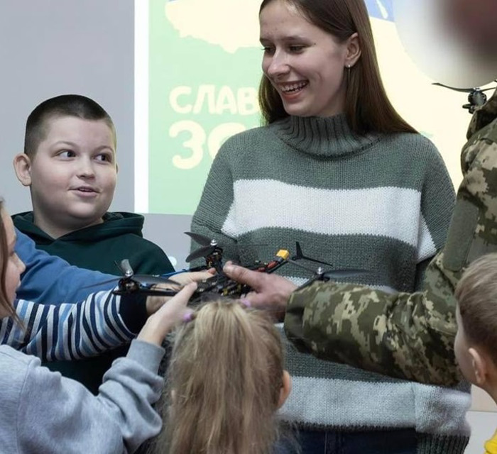 Навчальні заклади Бучанської громади зібрали майже мільйон гривень на дрони для ЗСУ