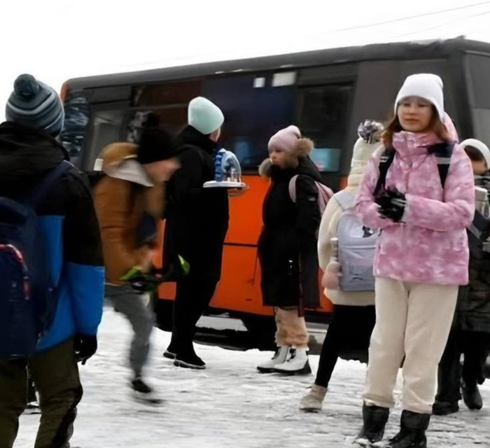 В Ірпені автобус з "Синергії" до ліцеїв їздить переповнений дорослими. В чому причина?