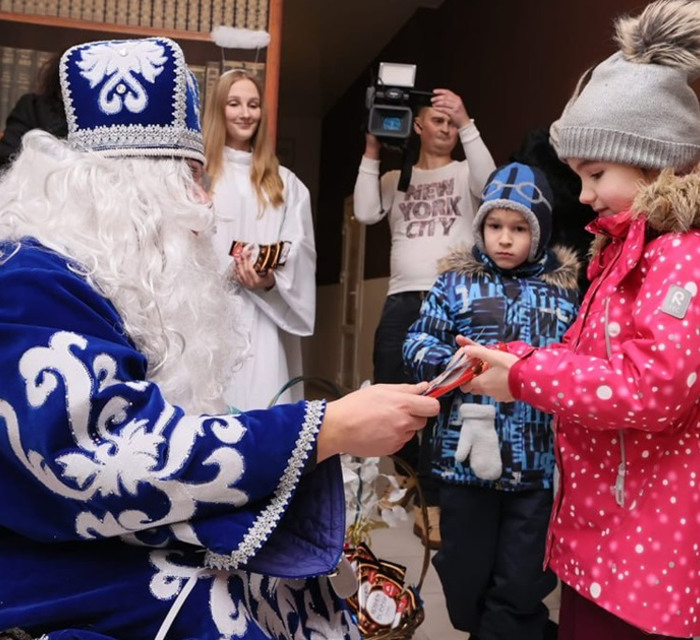У резиденції Святого Миколая розповіли, скільки діток відвідали свято в Ірпені та запросили на фото