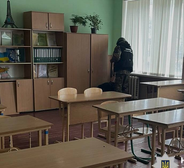 Чому в Бучі вже тричі з початку лютого евакуйовували ліцей? Поліція дала відповіді