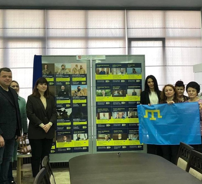 В Ірпені відкрилась фотовиставка до річниці спротиву окупації Криму. Організатори розповіли деталі