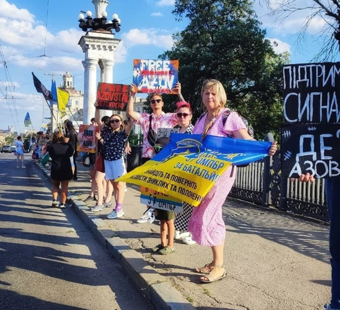 Ми просто не дамо за них забути. У Запоріжжі пройшла акція в підтримку полонених оборонців
