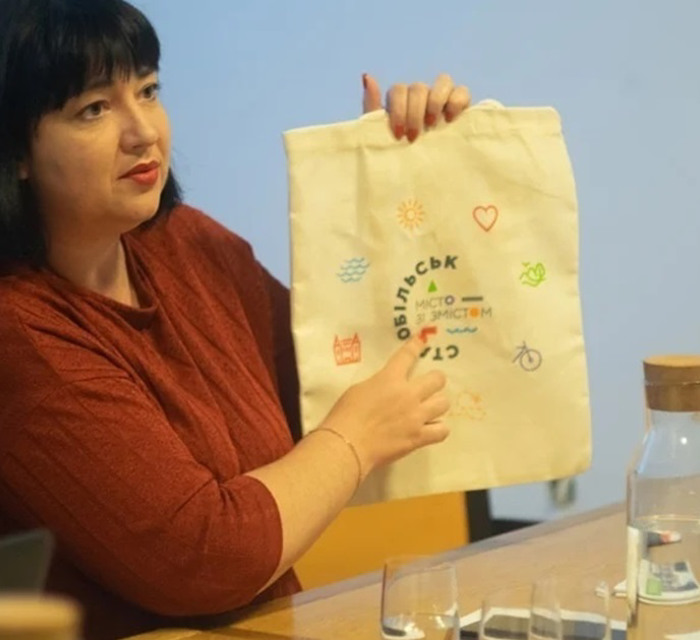Її місія — допомагати. Як Оксана Очкурова з Луганщини підтримує переселенців у Сваляві