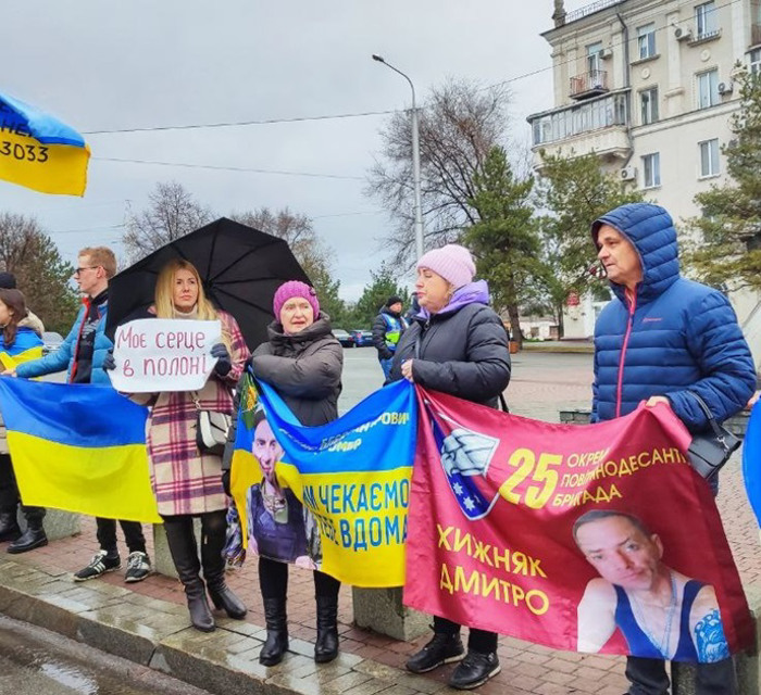 Ми маємо за них боротися. Як в Запоріжжі пройшла акція в підтримку військовополонених оборонців