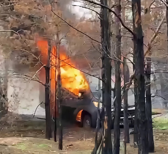 Під Лиманом дрон поцілив по автівці, поранень зазнав волонтер із США. Що відомо