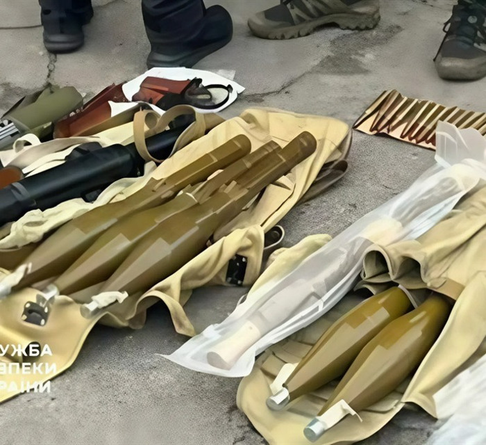 На Донеччині затримали п'ятьох торговців зброєю. Один з них — мобілізований у СЗЧ