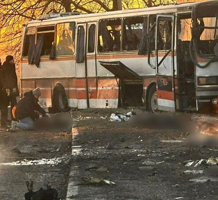 Двоє людей з Донеччини загинули у Тернівці. Росіяни вдарили по автобусу з гірниками двічі