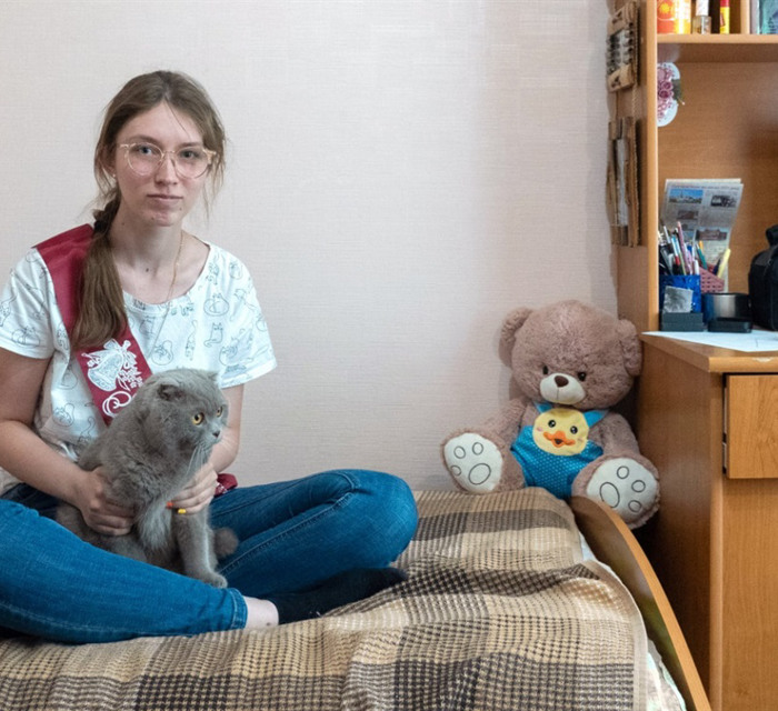 Доросле життя навпомацки. Випускники з Донеччини у фотопроекті говорять про життя в умовах карантину