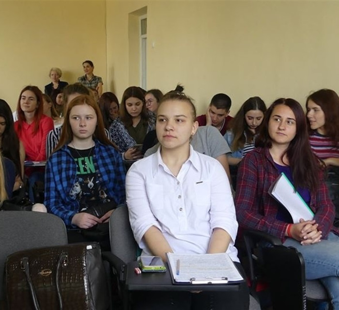 Студентам в прифронтовой зоне правительство назначило соцстипендию. Вот сколько заплатят