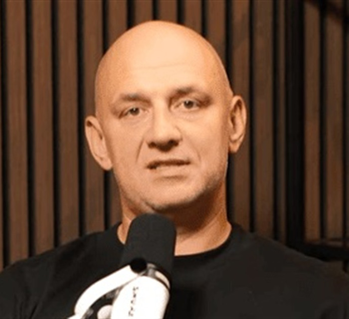 Потап назвав мовне питання «маніпулятивною темою» та виправдав російську дружини