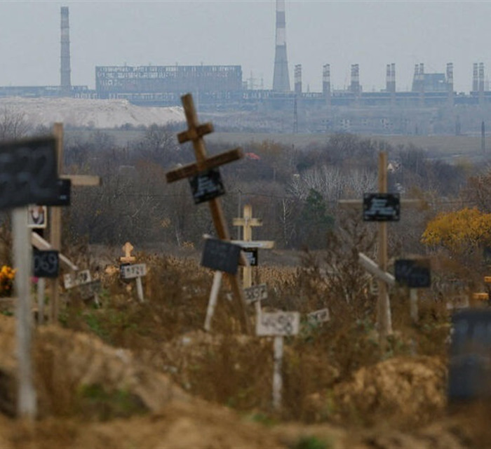 Окупанти знищили масове поховання маріупольців у Мангуші. Там зараз майданчик для ремонту дороги