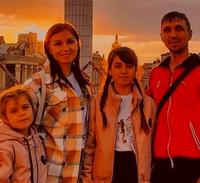 «Взяла із собою лише дві валізи». Історія бахмутської родини, яка 15 років виготовляла соляні лампи