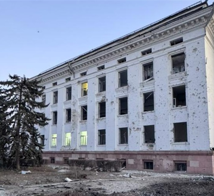 Росія вдарила авіабомбами по центру Краматорська. Є поранена, пошкоджені десятки будинків