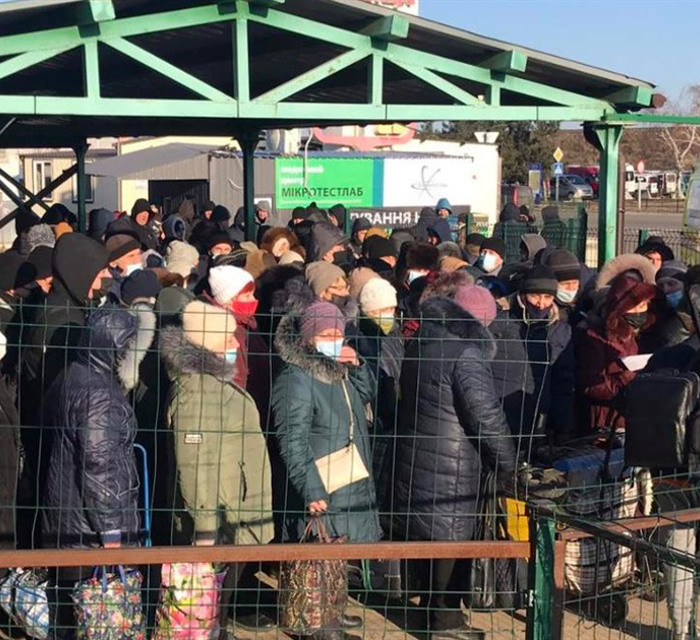 Электронный пропуск для пересечения КПВВ могут отменить? Правозащитники выступили с инициативой