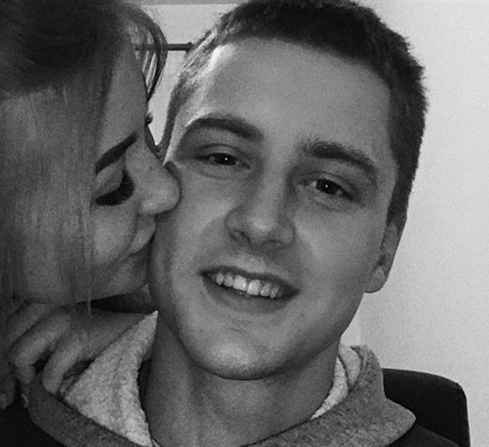 Азовець Станіслав Артьоменко загинув у Оленівці. За півтора місяці до теракту він освідчився коханій