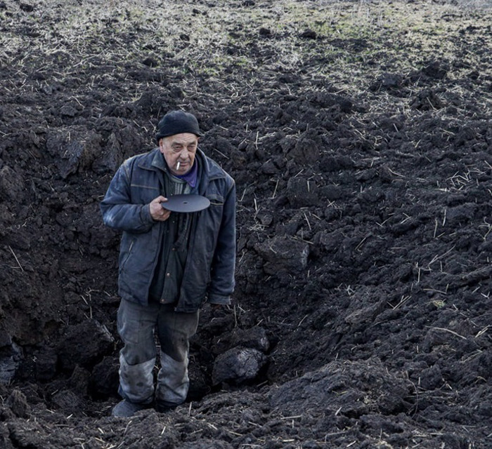 Вони не розуміють, за шо їм насипають снаряди щодня. Світлина Стаса Козлюка з обстріляного Тарамчука