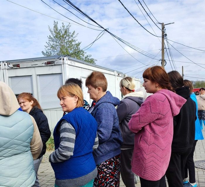 Сюди зараз евакуюються переселенці з Донеччини. Як живе модульне містечко у Запоріжжі — репортаж
