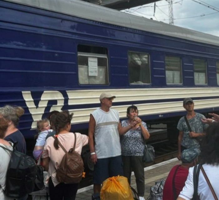 Переселенці з Покровська можуть отримати продуктові ваучери у Дніпрі. Як подати заявку