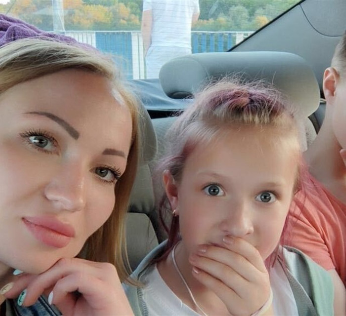 Ми втекли вночі з табору біженців у Калузі. Як родина з окупованого Маріуполя повернулась в Україну