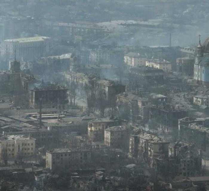 Родина намагалася виїхати з Маріуполя замінованою дорогою. На їхніх очах згорили син та онук
