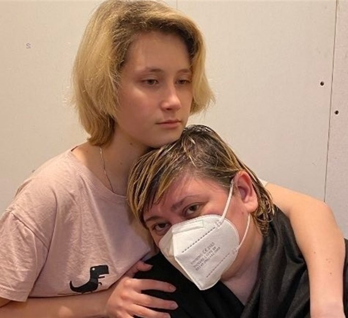 Марія Вдовиченко з Маріуполя бореться за життя батьків. Допоможіть врятувати родину
