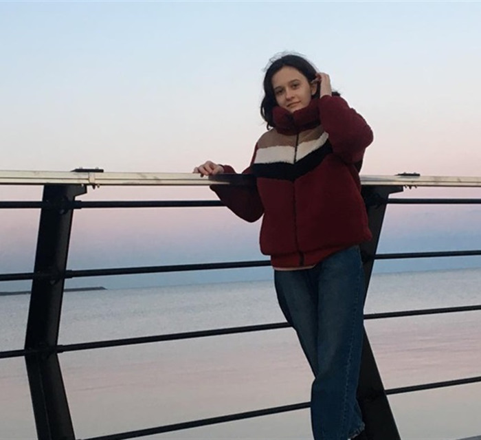Девочка показала видеодневник о жизни в блокадном Мариуполе. За 7 минут — весь ад войны