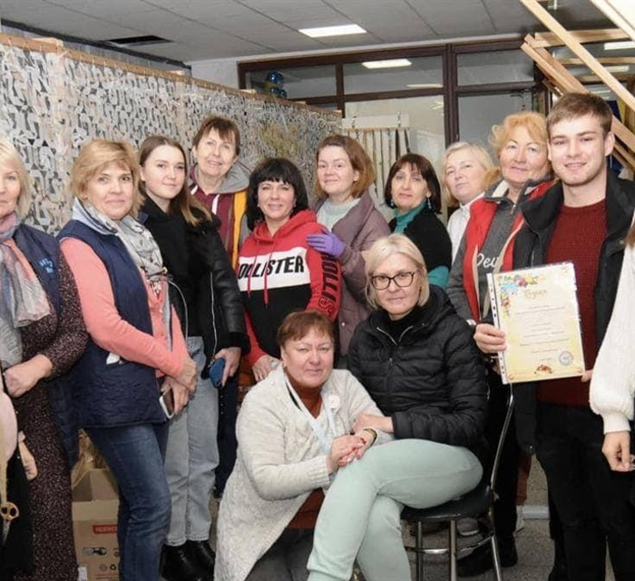Студенти ДПУ продали три картини на аукціоні та зібрали 12 тисяч гривень для волонтерів